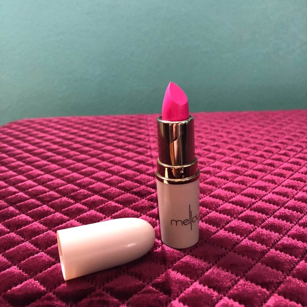 Mellow Bright Pink Lipstick